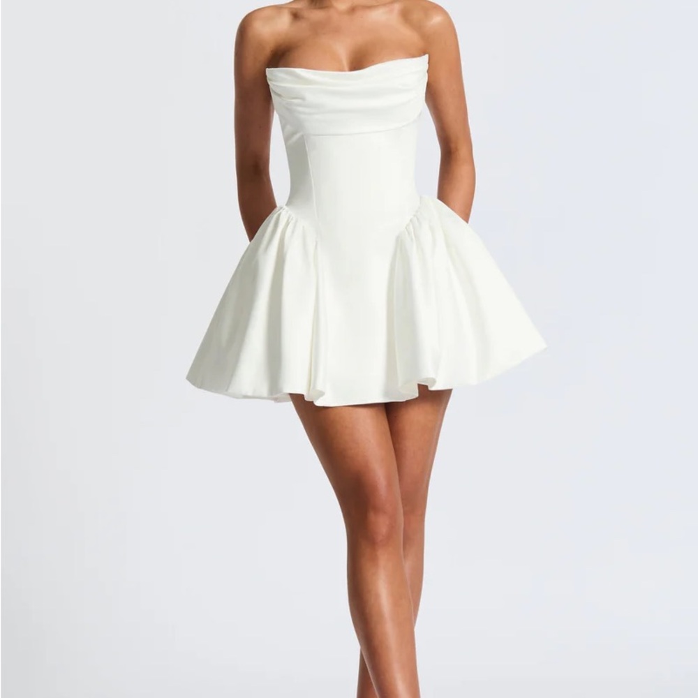 Elegant Strapless White Dress - Picture 3 of 9